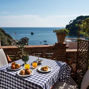hotel-villino-gallodoro.taorminaitalyhotels.com/
